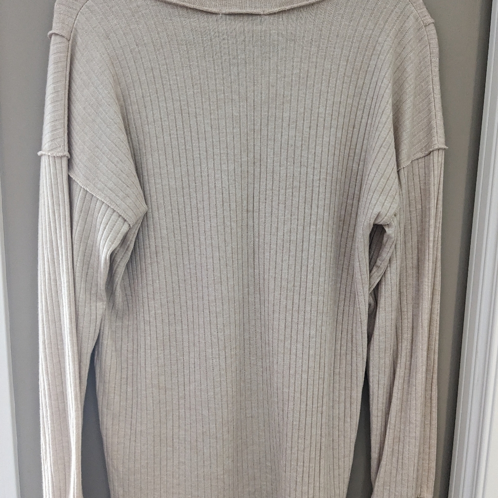 Sweater - Picture 4 of 4